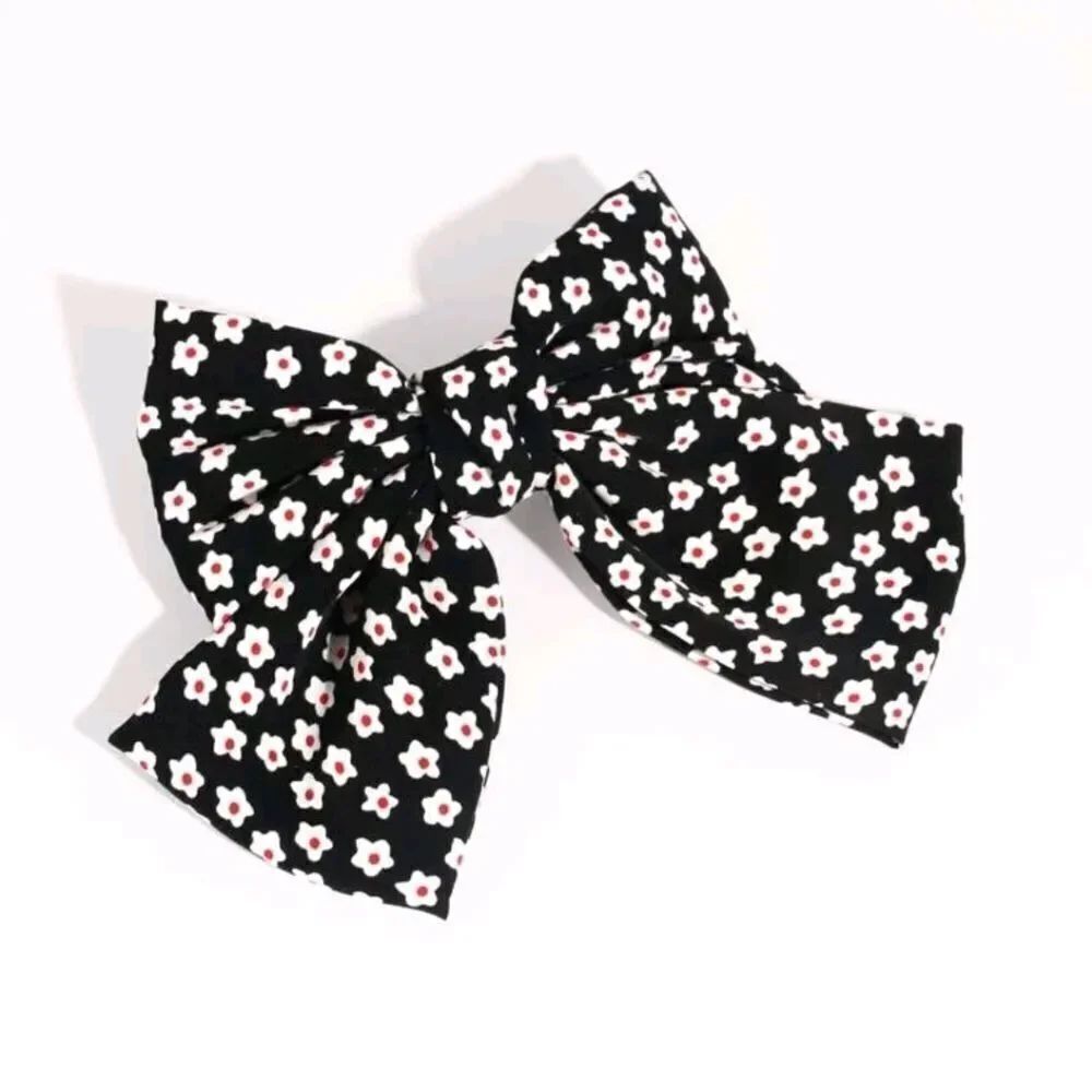 Daisy Print Bow Barrette - Picture 1 of 4
